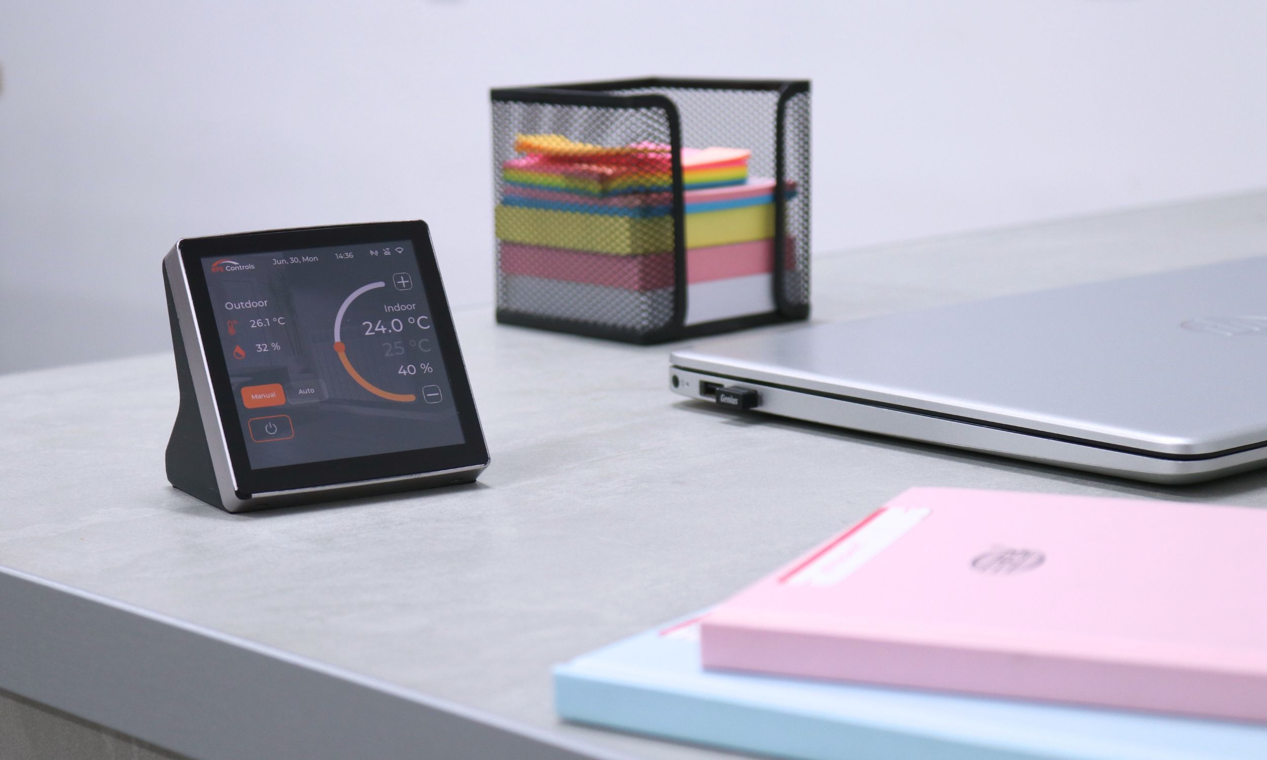 Tabletop radiator heat control display